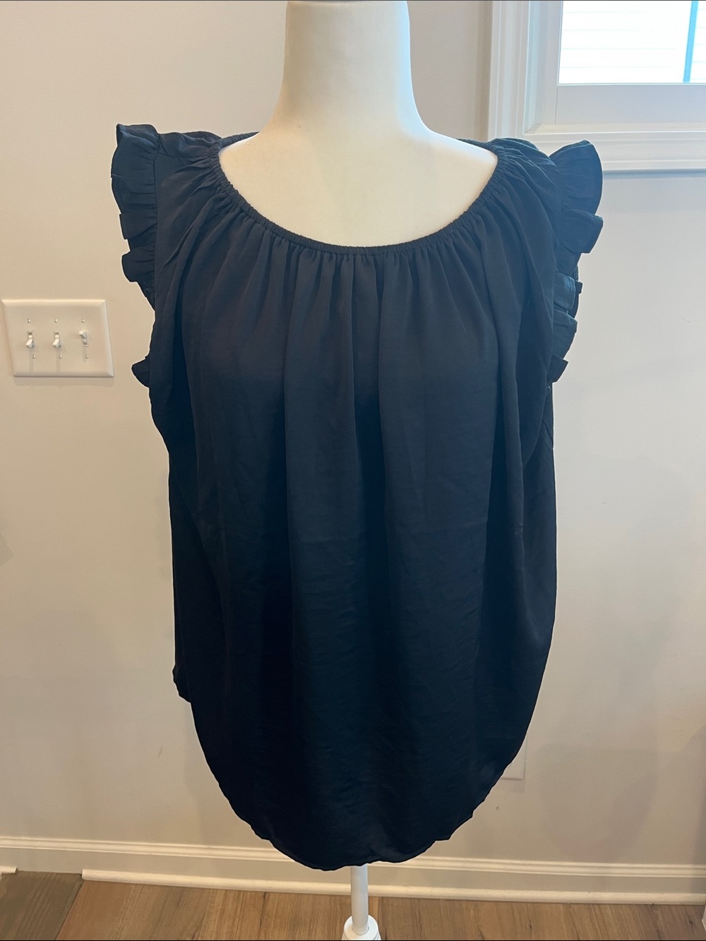 LOFT Black Ruffle Sleeve Scoop Neck Top Size XL
